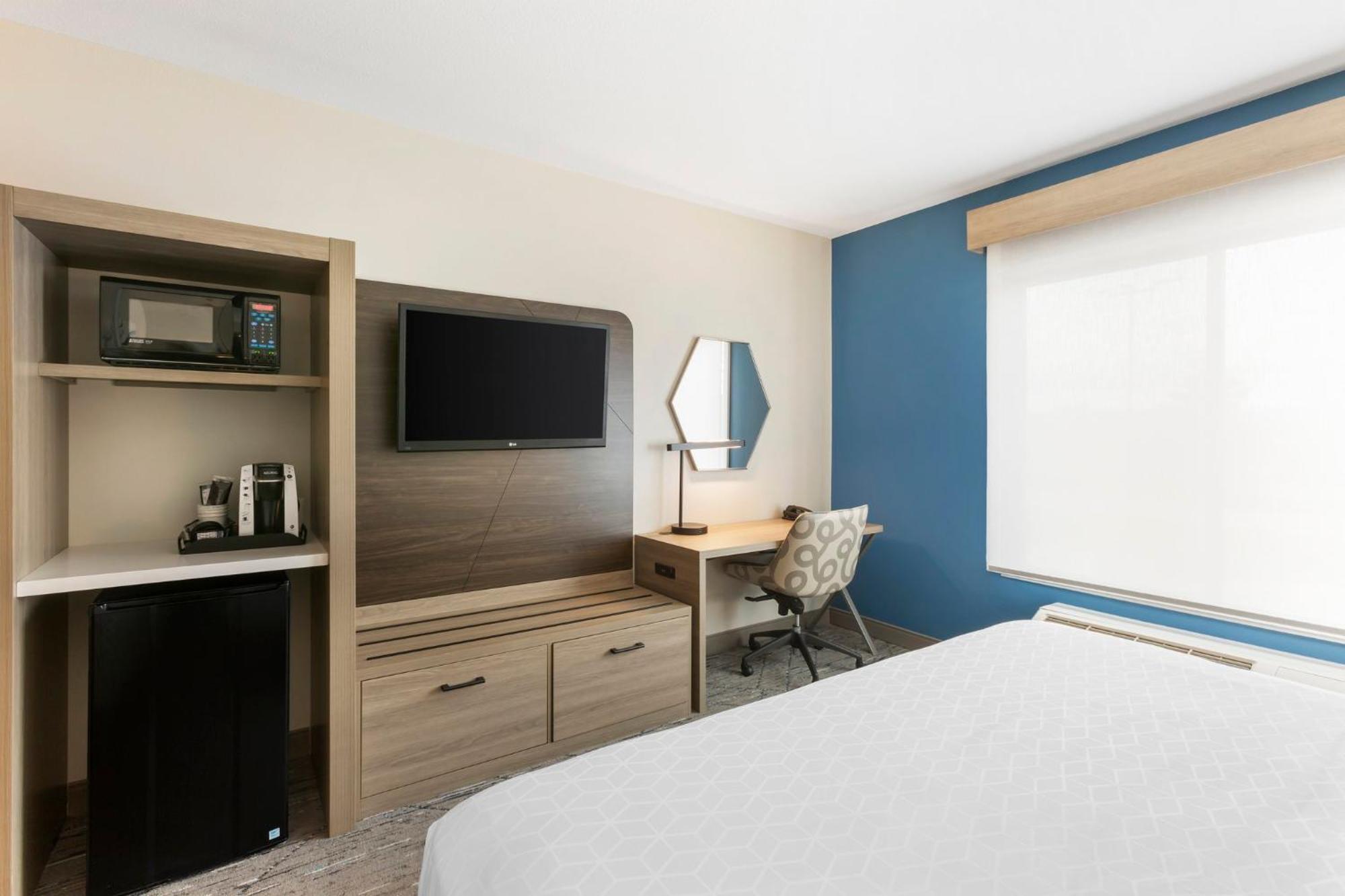 Hotel Express Belgrade-bozeman Area By Ihg 2*