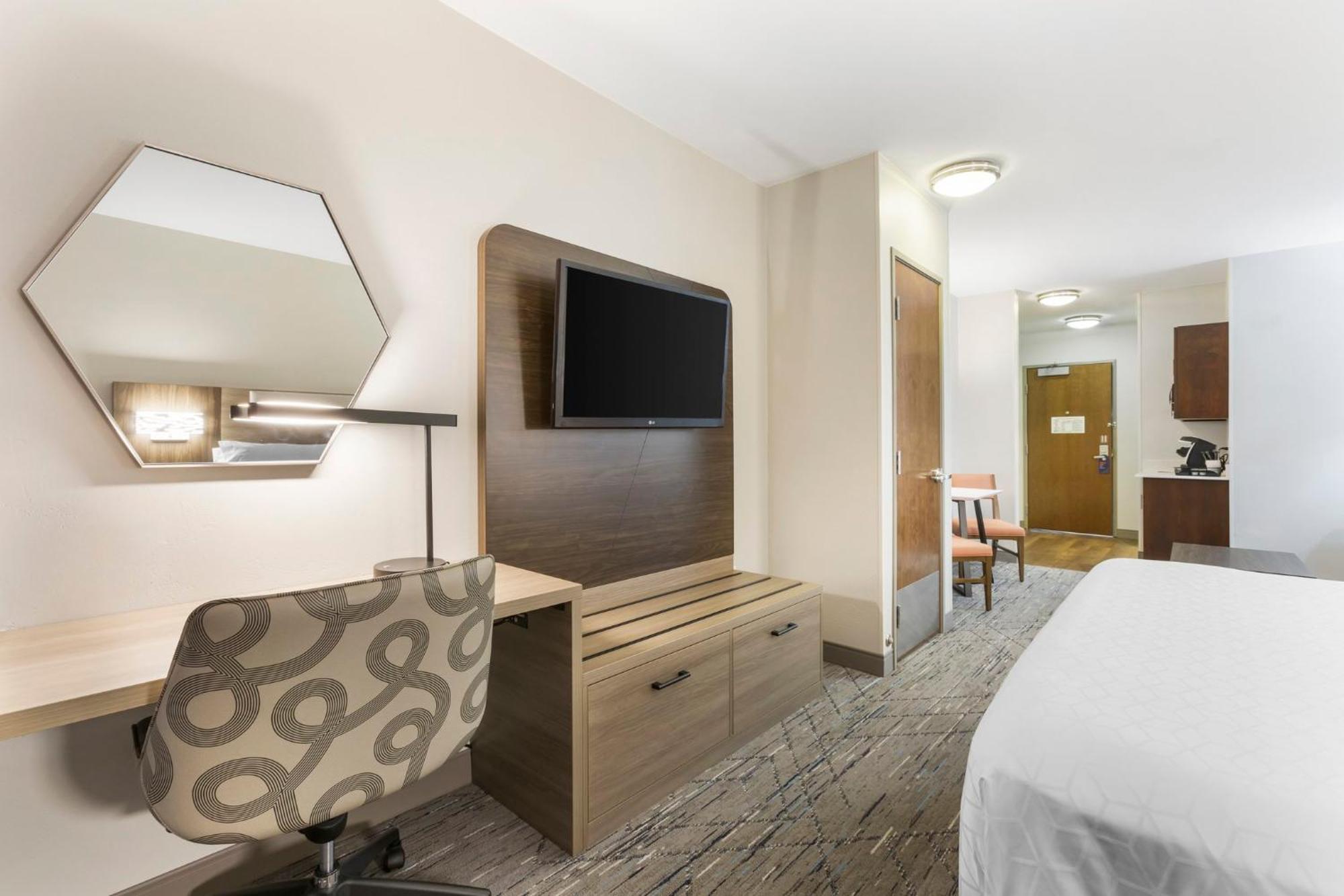 Hotel Express Belgrade-bozeman Area By Ihg 2*