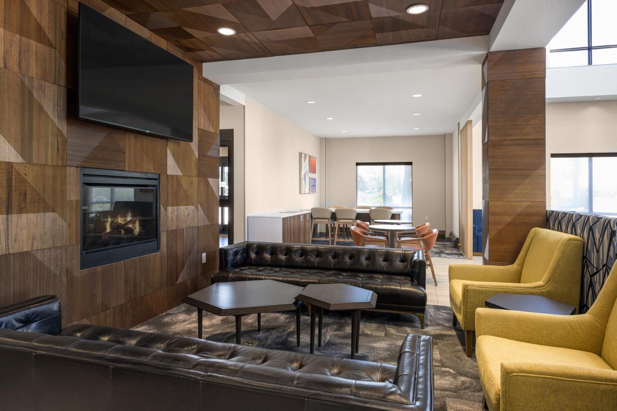 Express Belgrade-bozeman Area By Ihg Hotel 2*